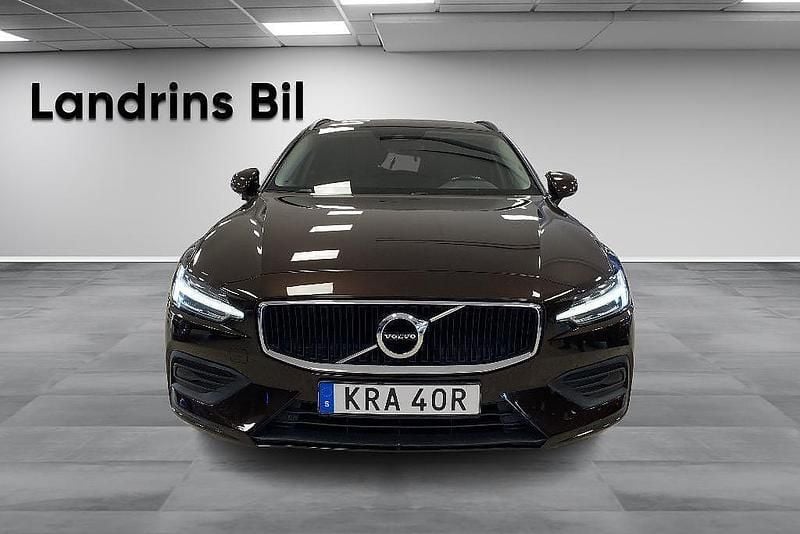 Begagnad Volvo V60 Momentum 190 HK (139 kW) 2020 Brun Kombi