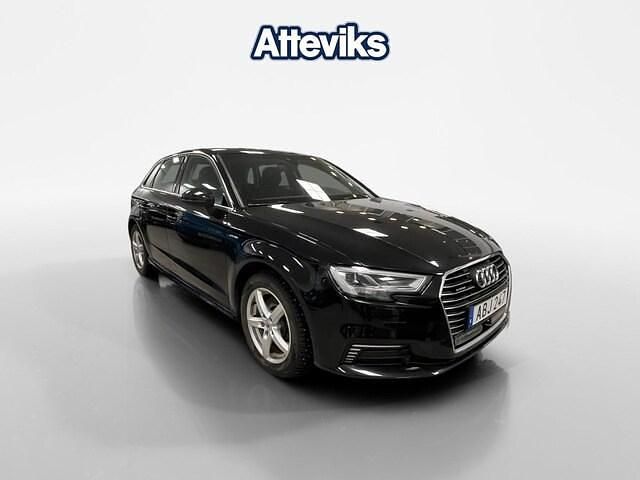 Svart Begagnad 2017 Audi A3 Sportback e-tron Sport Halvkombi | 179 000 kr (Marknadspris) - Bild 1/4