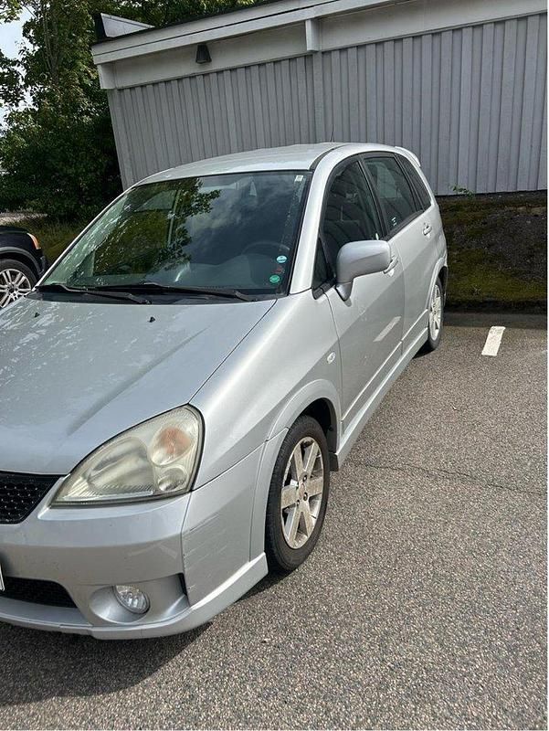 Silver Begagnad 2005 Suzuki Liana Halvkombi | 17 000 kr (Marknadspris) - Bild 1/4