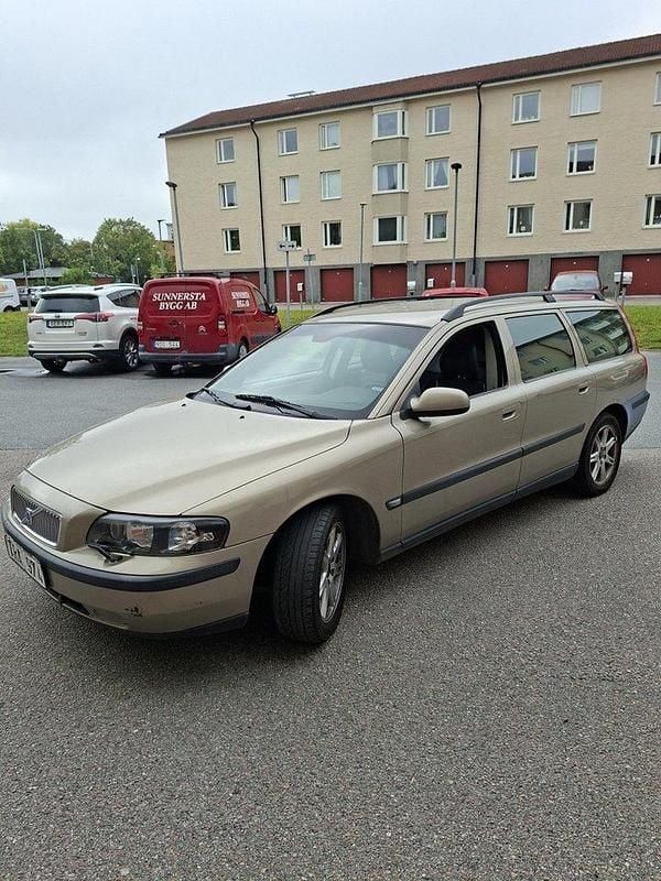 Brun Begagnad 2003 Volvo V70 Business Edition Kombi | 8 000 kr (Superpris) - Bild 1/4