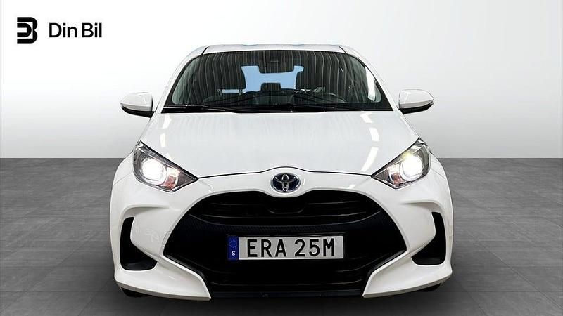 Begagnad Toyota Yaris Hybrid Active 116 HK (85 kW) 2023 Vit