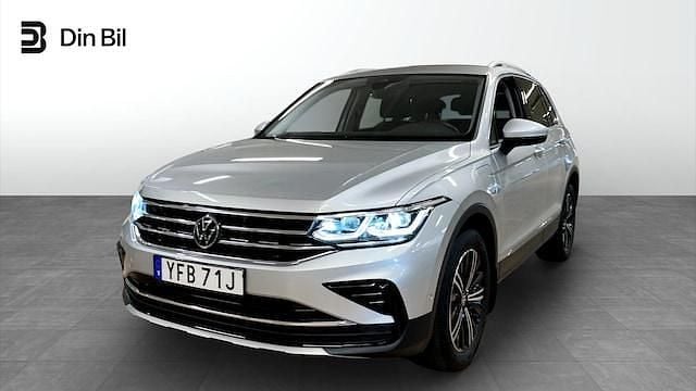 Silver Begagnad 2022 VW Tiguan Elegance SUV | 344 800 kr (Marknadspris) - Bild 1/4