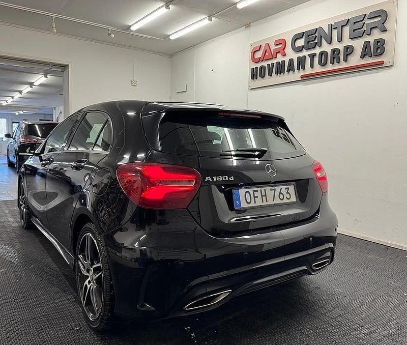 Begagnad Mercedes A180 AMG line 109 HK (80 kW) 2016 Svart Halvkombi