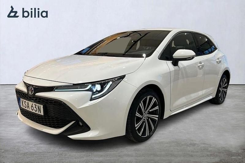 Vit Begagnad 2022 Toyota Corolla Hybrid Style | 229 900 kr (Marknadspris) - Bild 1/3