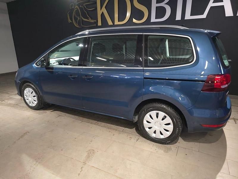 Begagnad VW Sharan 150 HK (110 kW) 2016 Blå Minibuss