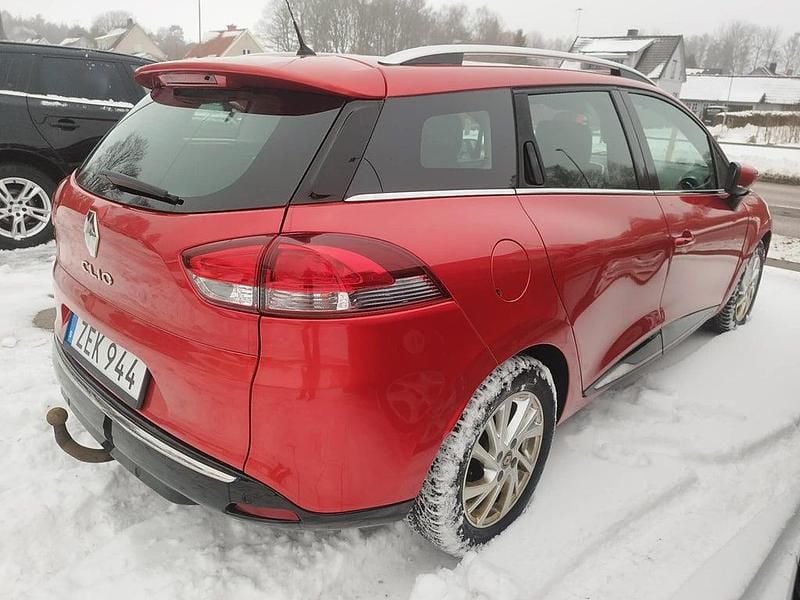 Begagnad Renault Clio GrandTour Intens 90 HK (66 kW) 2017 Röd Kombi