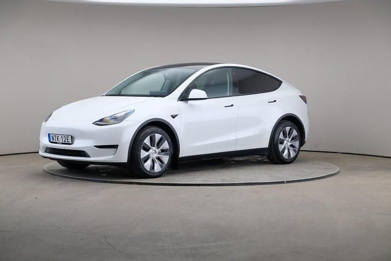 Vit Begagnad 2023 Tesla Model Y Long Range AWD SUV | 449 000 kr (Marknadspris) - Bild 1/4