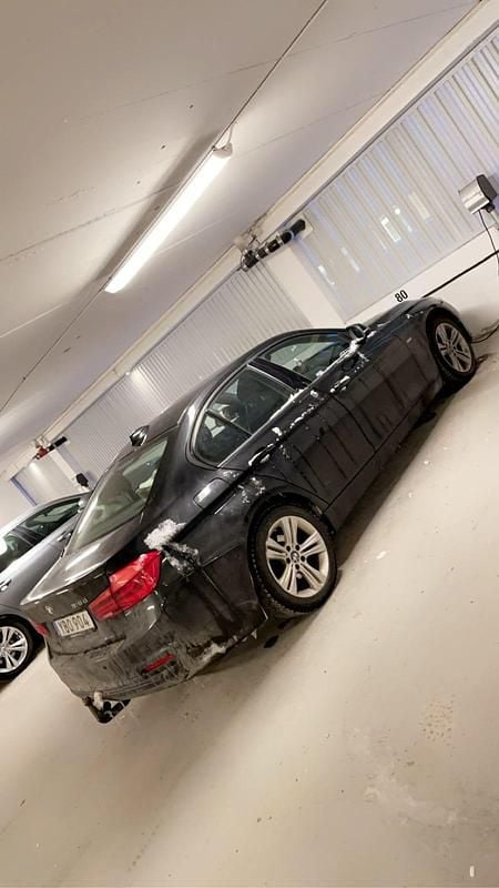 Begagnad 2016 BMW 318 Sedan | 154 000 kr (Marknadspris) - Bild 1/3