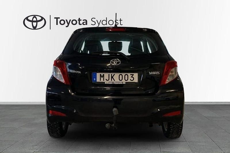 Begagnad Toyota Yaris 91 HK (66 kW) 2014 Svart Halvkombi