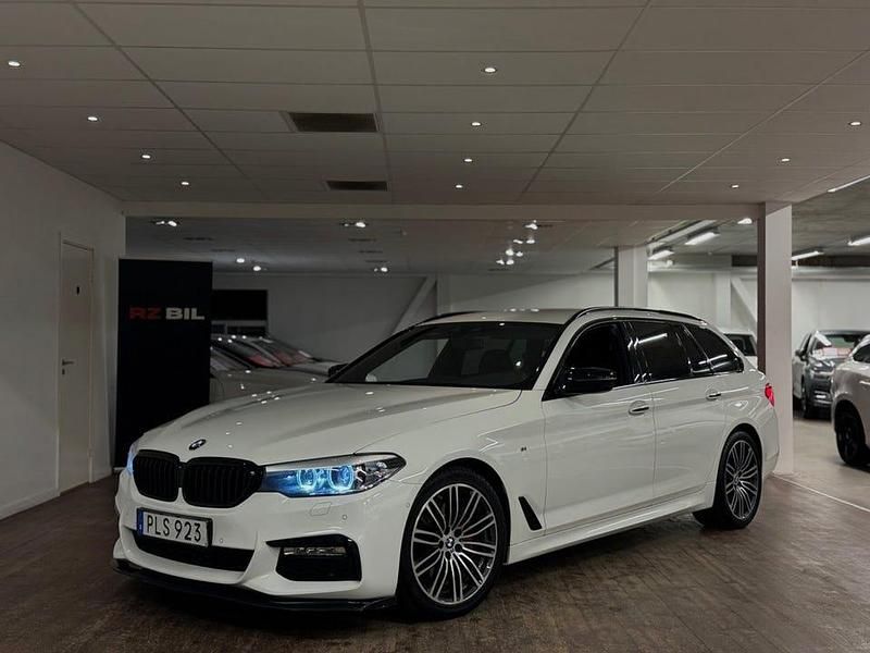 Vit Begagnad 2017 BMW 520 M Sport Kombi | 259 900 kr (Lite dyr) - Bild 1/3