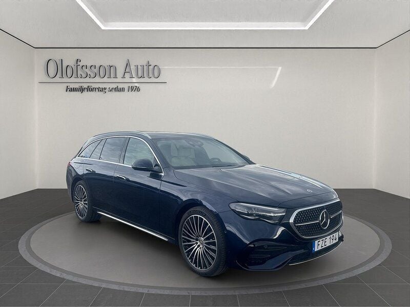 Mörkblå Begagnad 2023 Mercedes E300 AMG Line Premium Plus Kombi | 729 000 kr (Marknadspris) - Bild 1/4