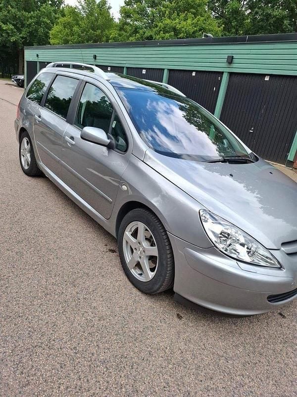 Grå Begagnad 2005 Peugeot 307 Kombi | 39 900 kr (Marknadspris) - Bild 1/4