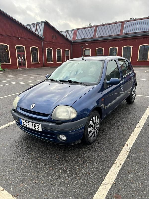 Begagnad 2001 Renault Clio II Halvkombi | 13 299 kr (Marknadspris) - Bild 1/4