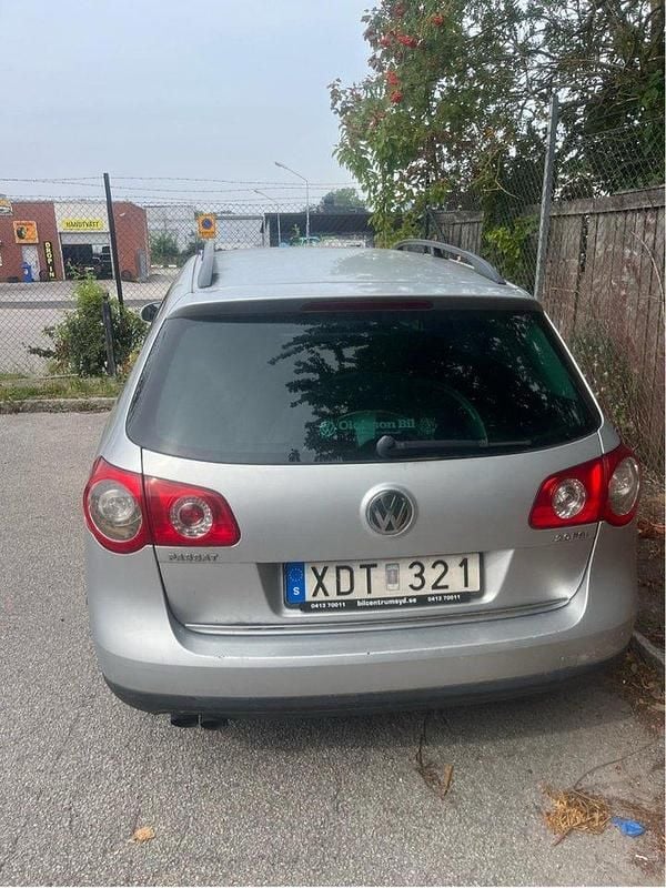 Silver Begagnad 2006 VW Passat Trendline Kombi | 6 000 kr (Superpris) - Bild 1/4