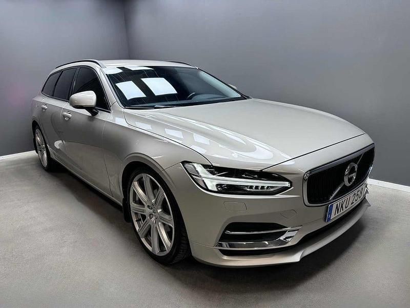 Ljusbrun (brun) Begagnad 2017 Volvo V90 Kombi | 179 900 kr (Marknadspris) - Bild 1/4