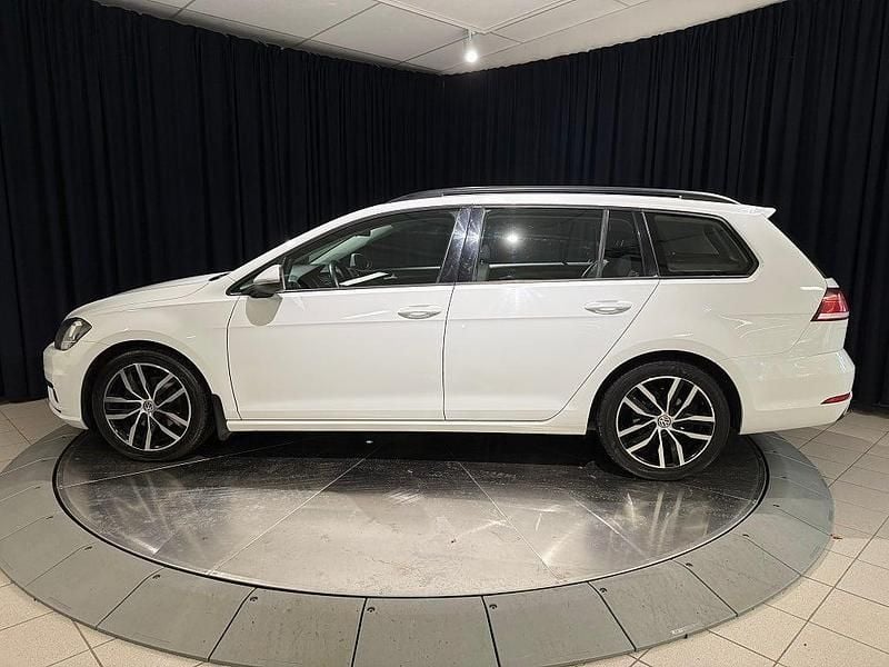 Begagnad VW Golf VII 110 HK (80 kW) 2017 Vit Kombi