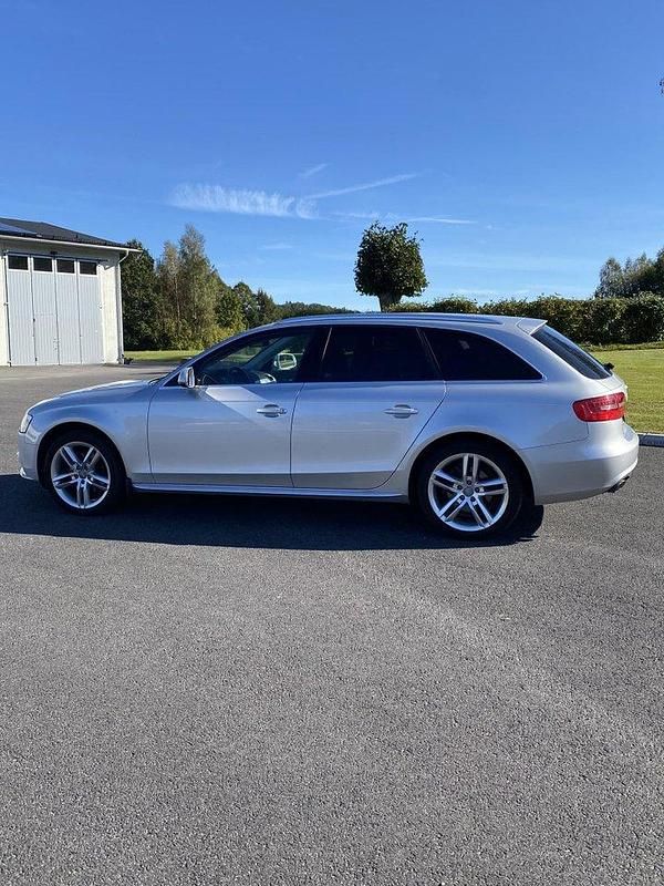 Silver Begagnad 2012 Audi A4 Kombi | 80 000 kr (Marknadspris) - Bild 1/4
