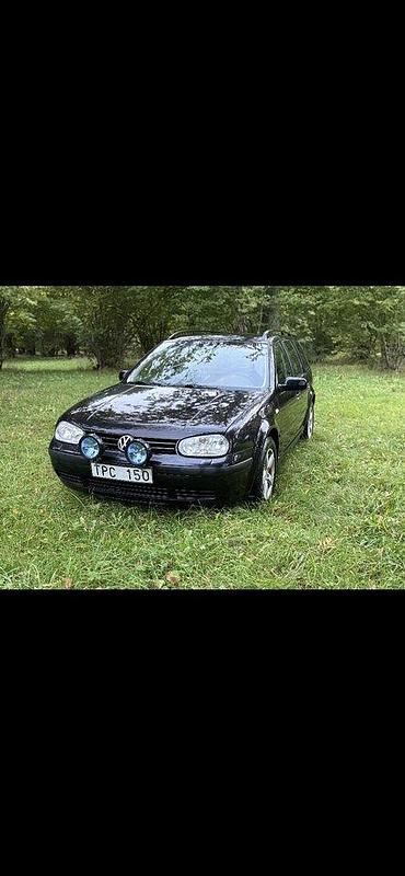 Svart Begagnad 2003 VW Golf IV Comfortline Kombi | 30 000 kr - Bild 1/4