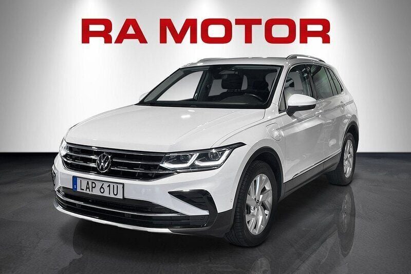 Vit Begagnad 2022 VW Tiguan Elegance SUV | 299 900 kr (Bra pris) - Bild 1/4