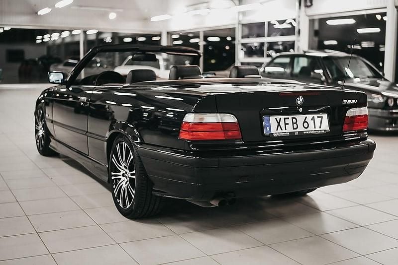 Svart Begagnad 1999 BMW 328 Cab | 109 000 kr - Bild 1/4