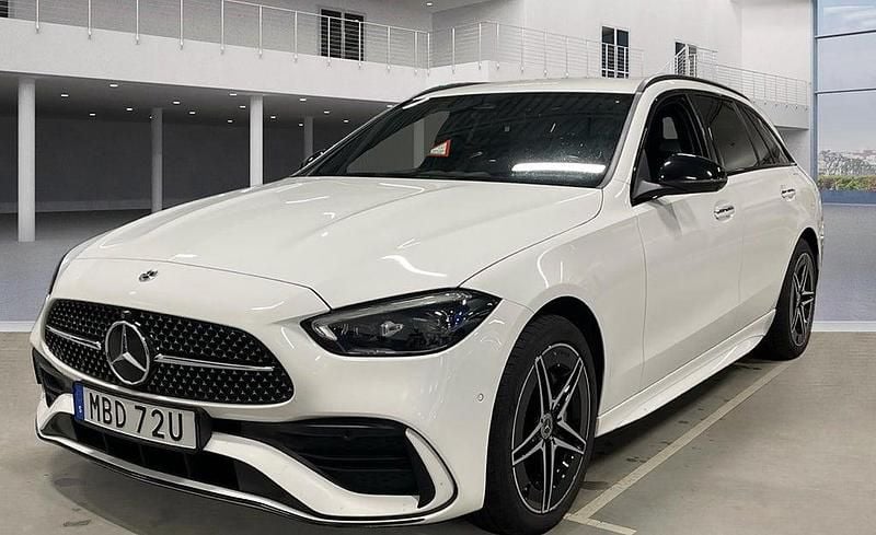 Vit Begagnad 2022 Mercedes C300e Premium Kombi | 409 000 kr (Bra pris) - Bild 1/4
