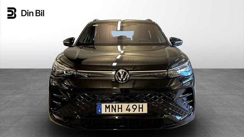 Ny VW Tiguan R-line 193 HK (141 kW) 2025 Grenadilla black metallic SUV