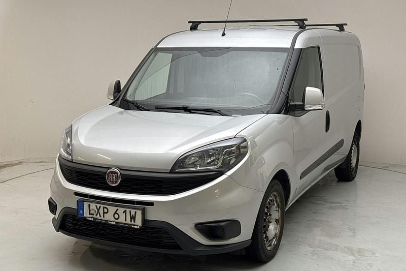 Grå Begagnad 2021 Fiat Doblò Minibuss | 109 000 kr (Marknadspris) - Bild 1/4