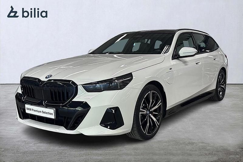 Begagnad BMW 530e M Sport 299 HK (219 kW) 2025 Vit Kombi