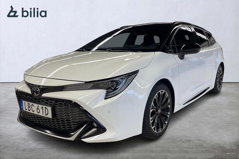 Vit Begagnad 2022 Toyota Corolla Plus Kombi | 279 900 kr (Marknadspris) - Bild 1/3