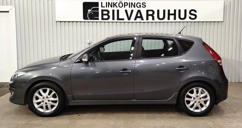 Grå Begagnad 2010 Hyundai i30 Halvkombi | 64 900 kr (Dyr) - Bild 1/4