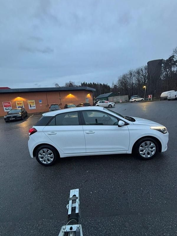 Begagnad Hyundai i20 84 HK (61 kW) 2016