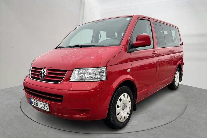 Röd Begagnad 2007 VW Caravelle Minibuss | 119 000 kr (Bra pris) - Bild 1/4