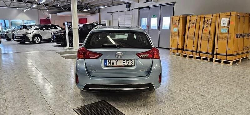Begagnad Toyota Auris Touring Sports Active 133 HK (97 kW) 2013 Blå Kombi