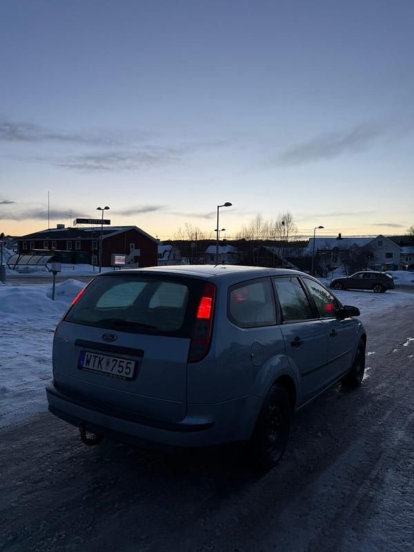Begagnad Ford Focus 115 HK (84 kW) 2005 Kombi