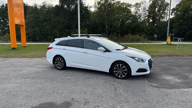 Vit Begagnad 2015 Hyundai i40 Kombi | 99 800 kr (Marknadspris) - Bild 1/4