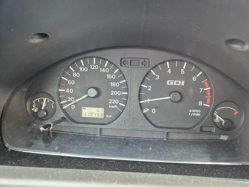 Begagnad Mitsubishi Space Star 122 HK (89 kW) 2000 Minibuss