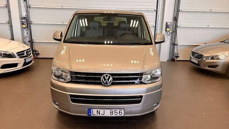 Begagnad VW Multivan Highline 180 HK (132 kW) 2010 Ljusbrun Van