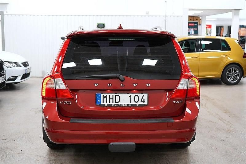 Begagnad Volvo V70 Summum 179 HK (131 kW) 2012 Röd Kombi