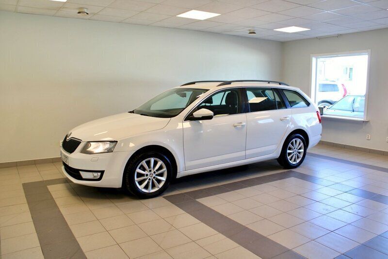 Vit Begagnad 2014 Skoda Octavia Kombi | 99 900 kr (Marknadspris) - Bild 1/4