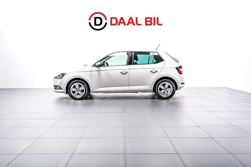 Vit Begagnad 2018 Skoda Fabia Halvkombi | 139 700 kr (Marknadspris) - Bild 1/4