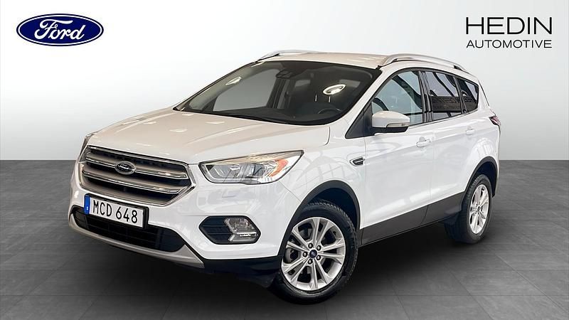 Frozen white Begagnad 2017 Ford Kuga Titanium SUV | 169 900 kr (Marknadspris) - Bild 1/4