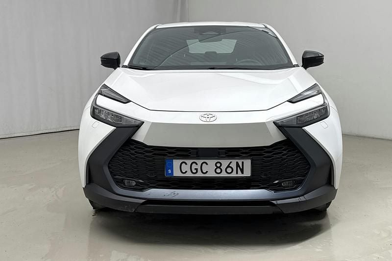 Begagnad Toyota C-HR Active 140 HK (102 kW) 2024 Vit SUV