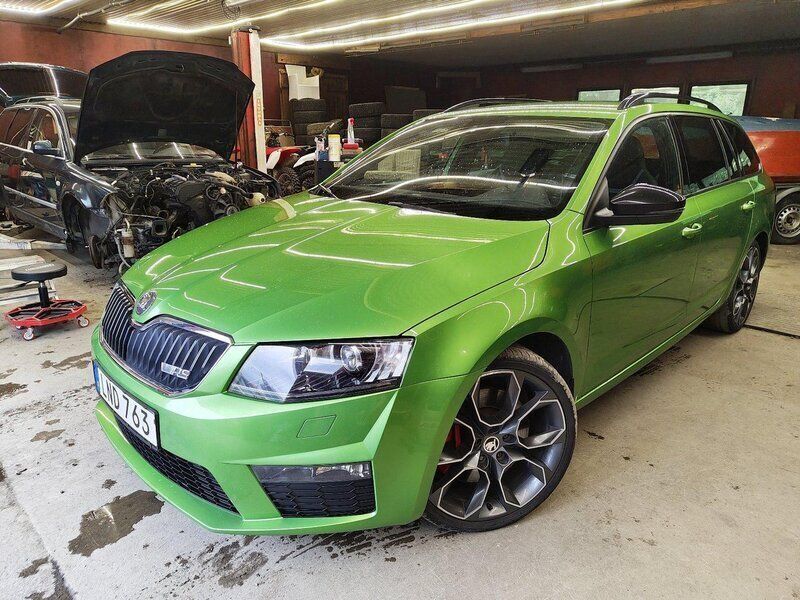 Grön Begagnad 2015 Skoda Octavia vRS Kombi | 125 000 kr (Marknadspris) - Bild 1/4