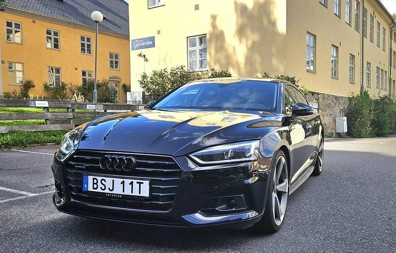 Svart Begagnad 2019 Audi A5 Comfort Sportkupé | 295 000 kr (Marknadspris) - Bild 1/4