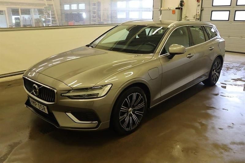 Pebble grey metallic Begagnad 2021 Volvo V60 Inscription Kombi | 279 000 kr (Marknadspris) - Bild 1/4