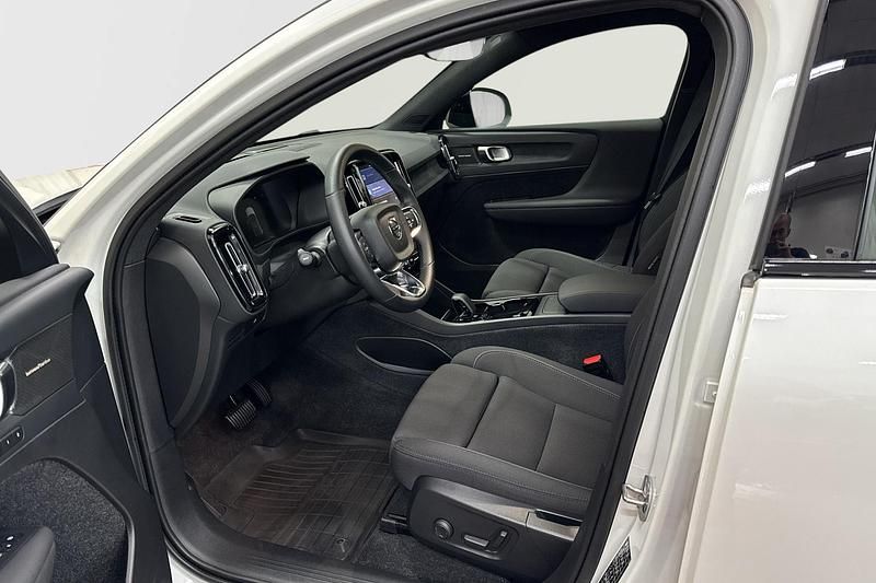Begagnad Volvo C40 Ultimate 172 kW (234 HK) 2023 Vit SUV