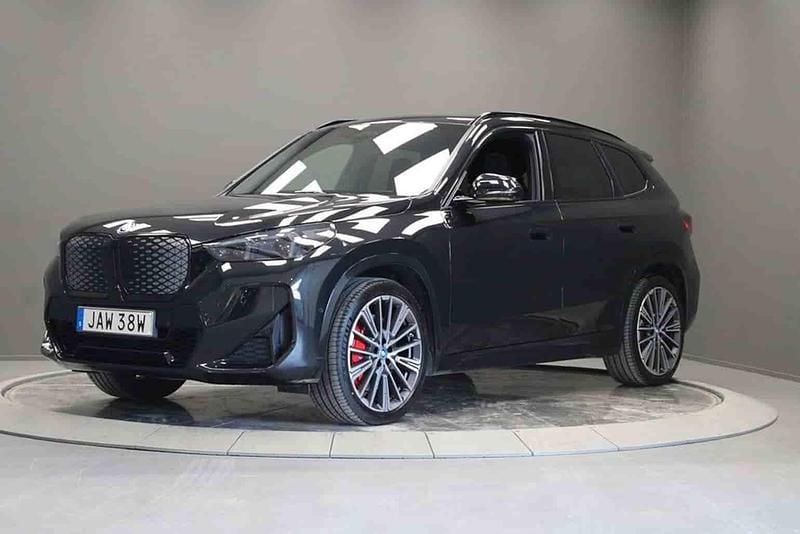 Svart Begagnad 2024 BMW iX1 SUV | 599 000 kr - Bild 1/1