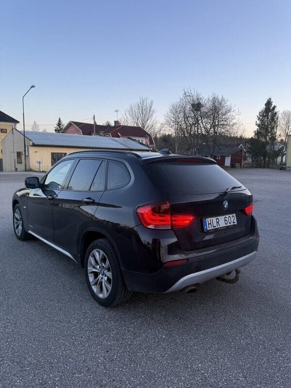 Svart Begagnad 2011 BMW X1 SUV | 80 000 kr (Bra pris) - Bild 1/2