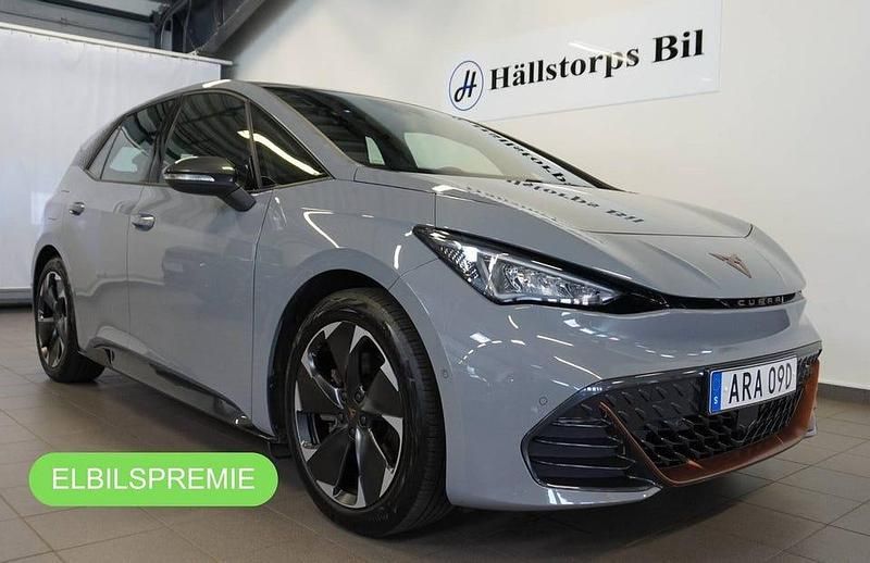 Begagnad Cupra Born e-Boost 170 kW (232 HK) 2023 Ljusgrå (grå) Halvkombi