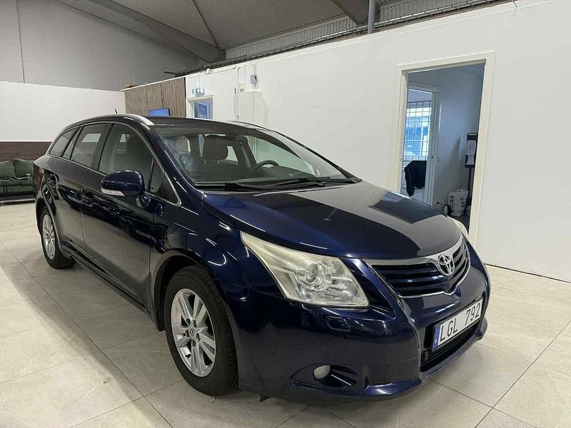 Mörkblå Begagnad 2011 Toyota Avensis Business Edition Kombi | 69 900 kr (Marknadspris) - Bild 1/4